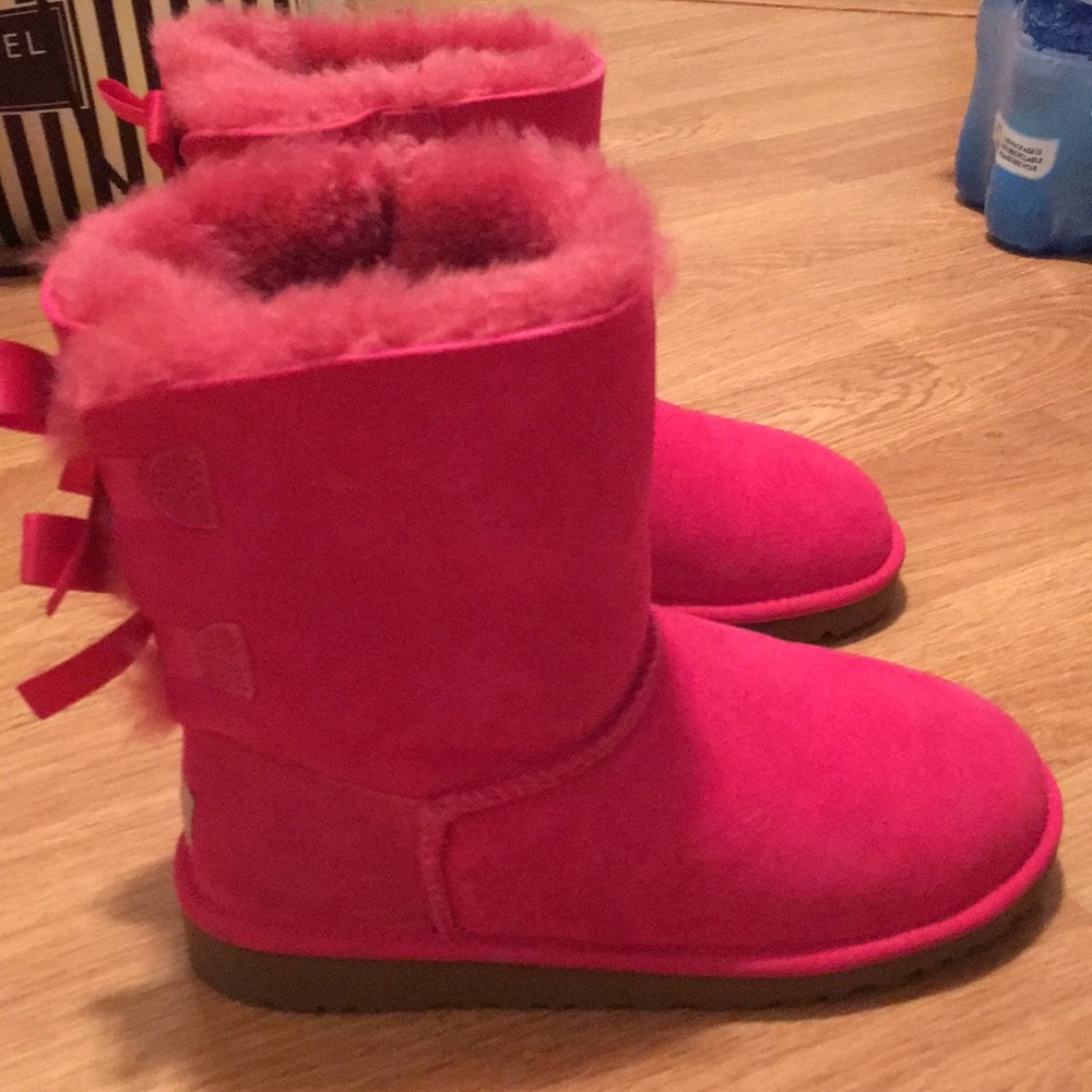 Pink lace up uggs never worn size 4
